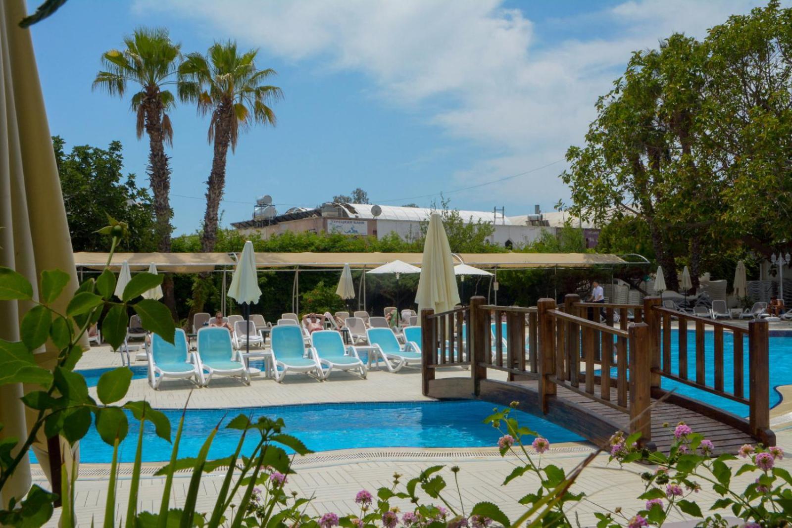Miramor Hotel & Spa Antália Exterior foto A swimming pool in Cyprus