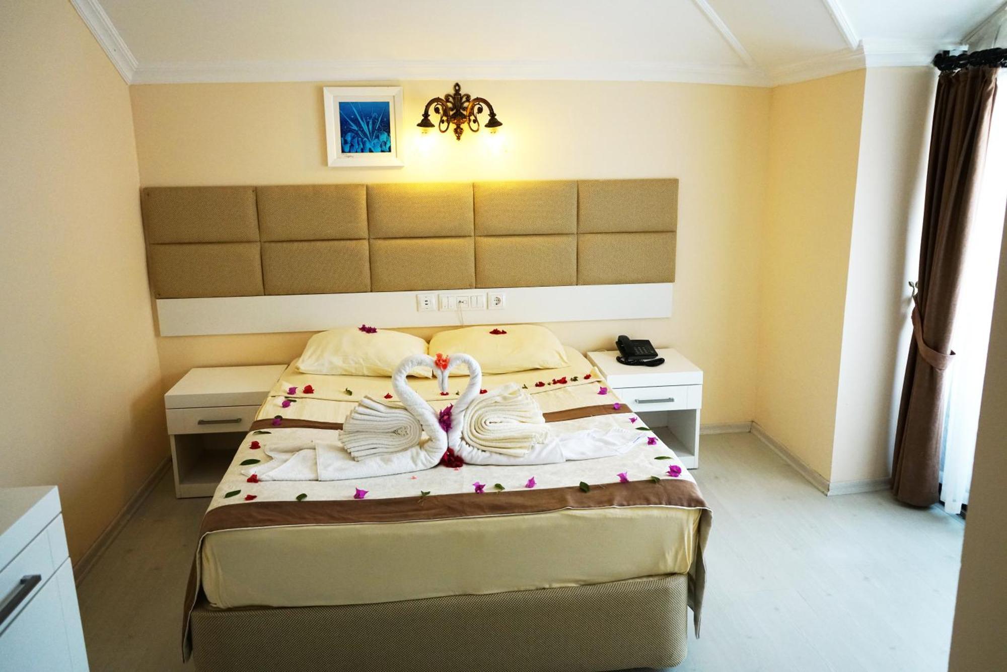 Miramor Hotel & Spa Antália Exterior foto A bedroom at the hotel