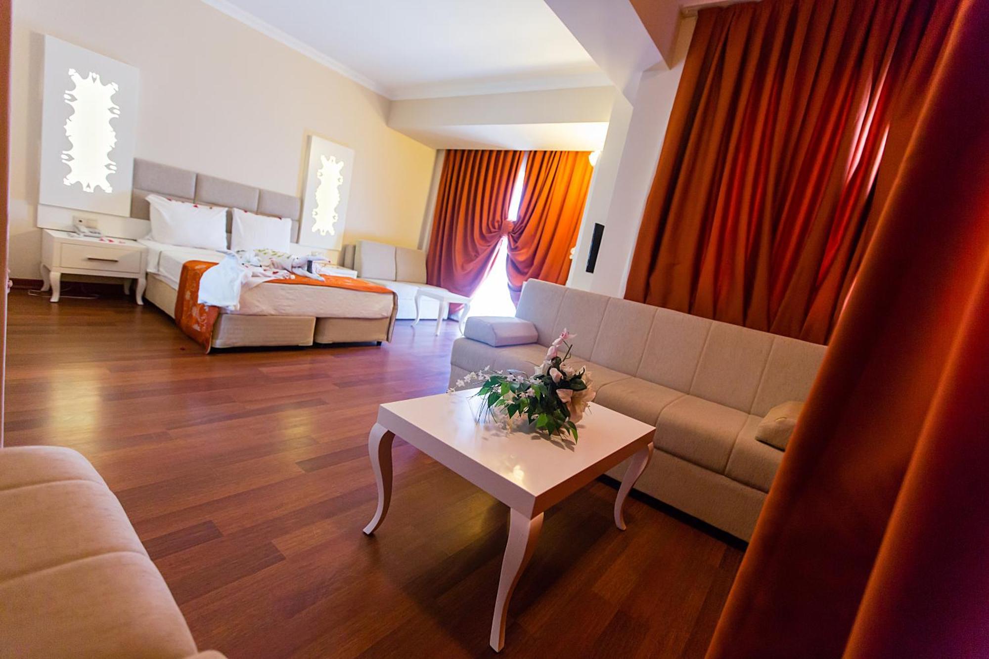 Miramor Hotel & Spa Antália Exterior foto A suite at the hotel